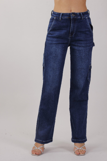 STRAIGHT JEANS WITH SIDE POCKETS