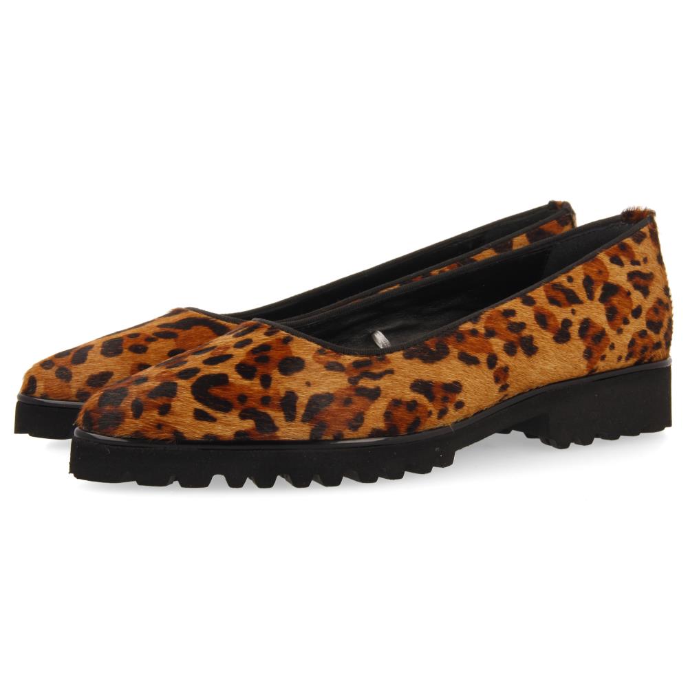 Ruka women's leopard-print leather ballet flats with thick track soles