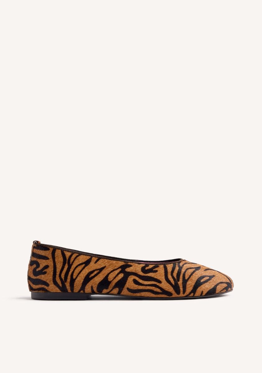 BROWN ANIMAL PRINT ROUND BALLET FLATS