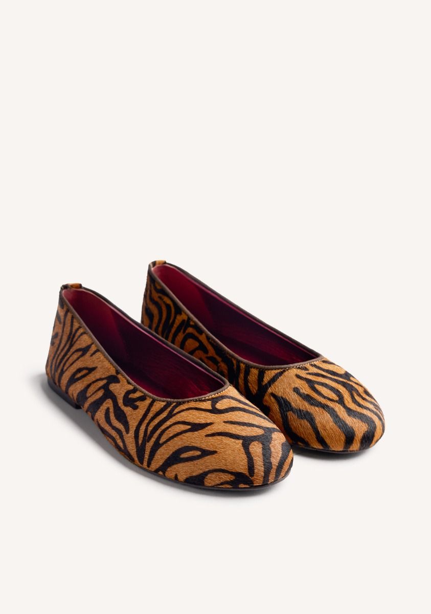 BROWN ANIMAL PRINT ROUND BALLET FLATS