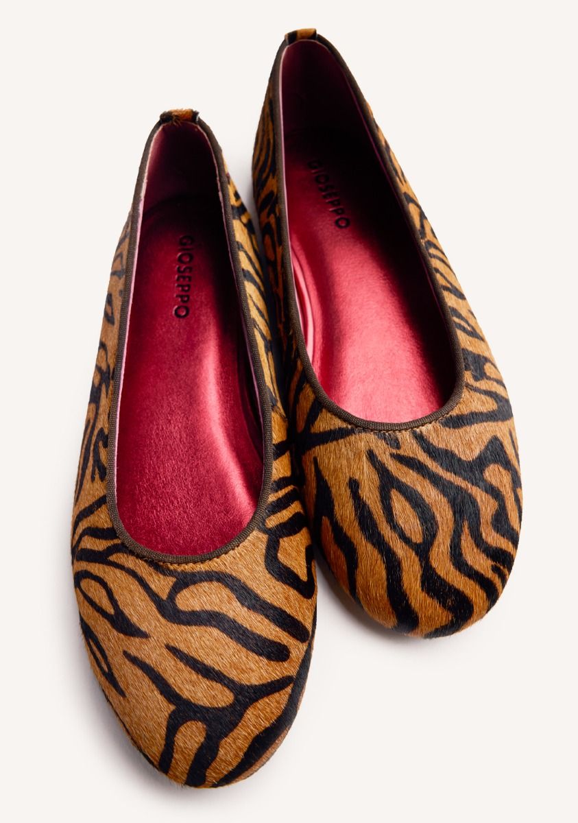 BROWN ANIMAL PRINT ROUND BALLET FLATS