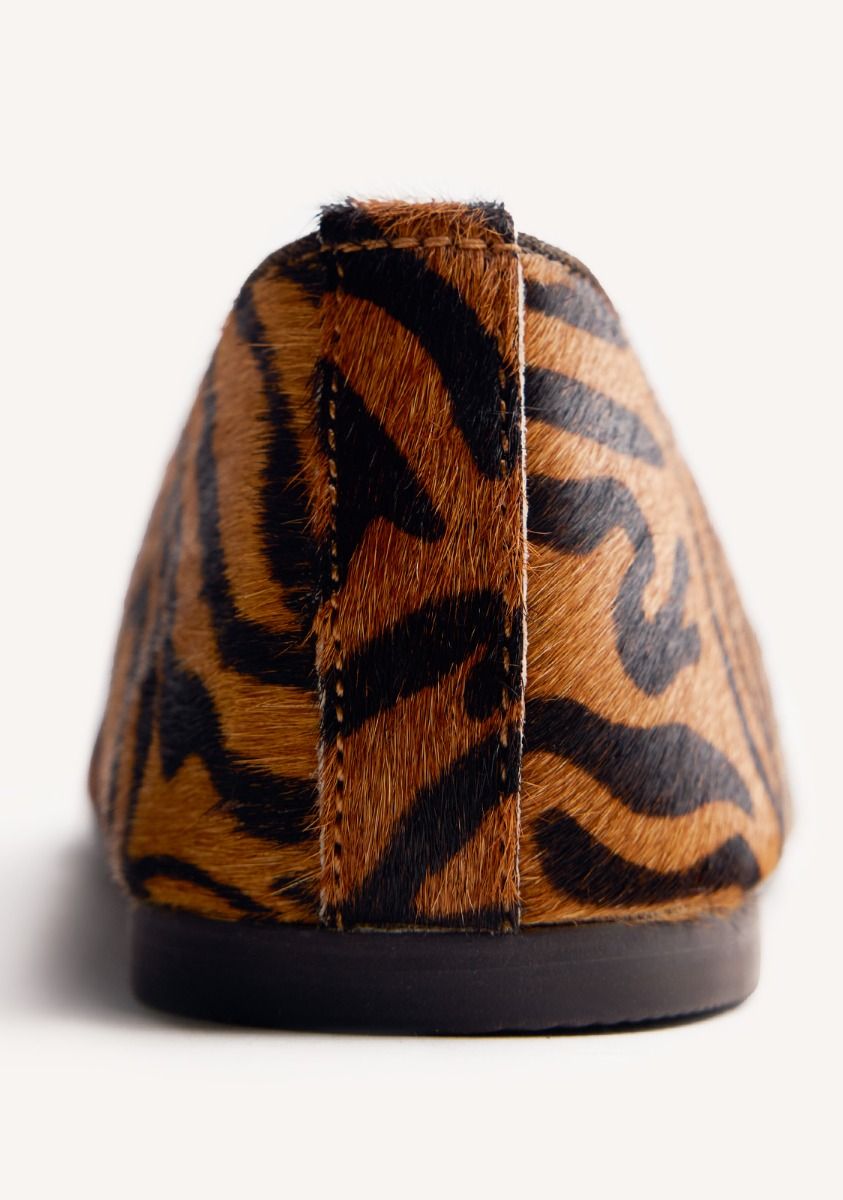 BROWN ANIMAL PRINT ROUND BALLET FLATS