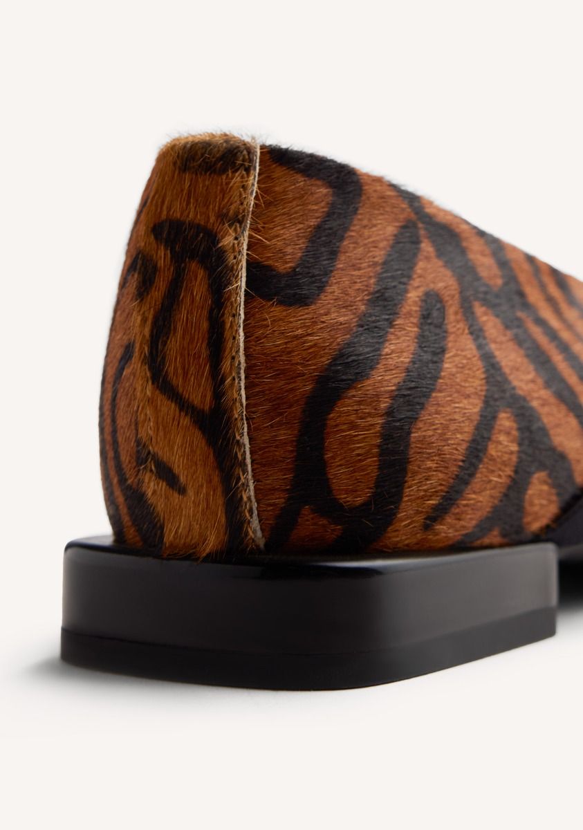 BROWN ANIMAL PRINT CHIC BALLET FLATS