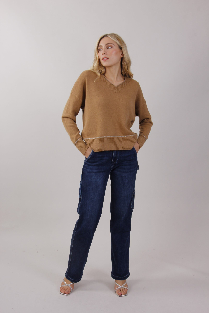 STRAIGHT JEANS WITH SIDE POCKETS