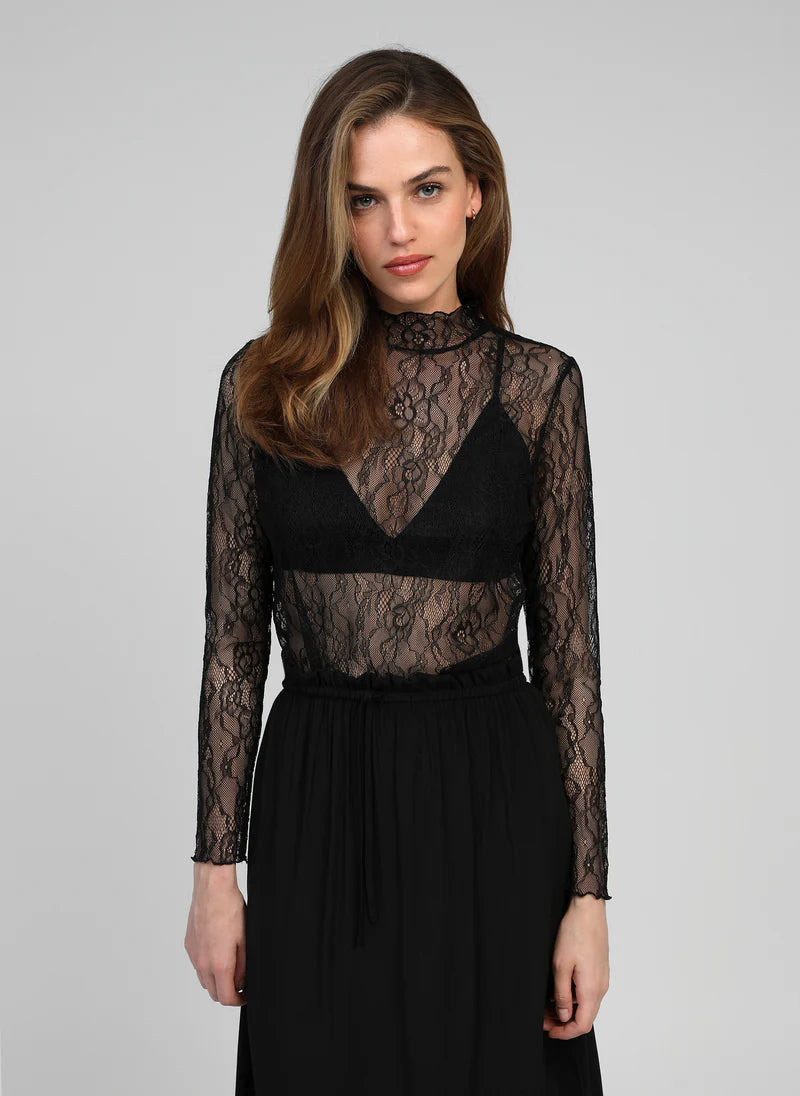 BLACK CHIC LACE TOP