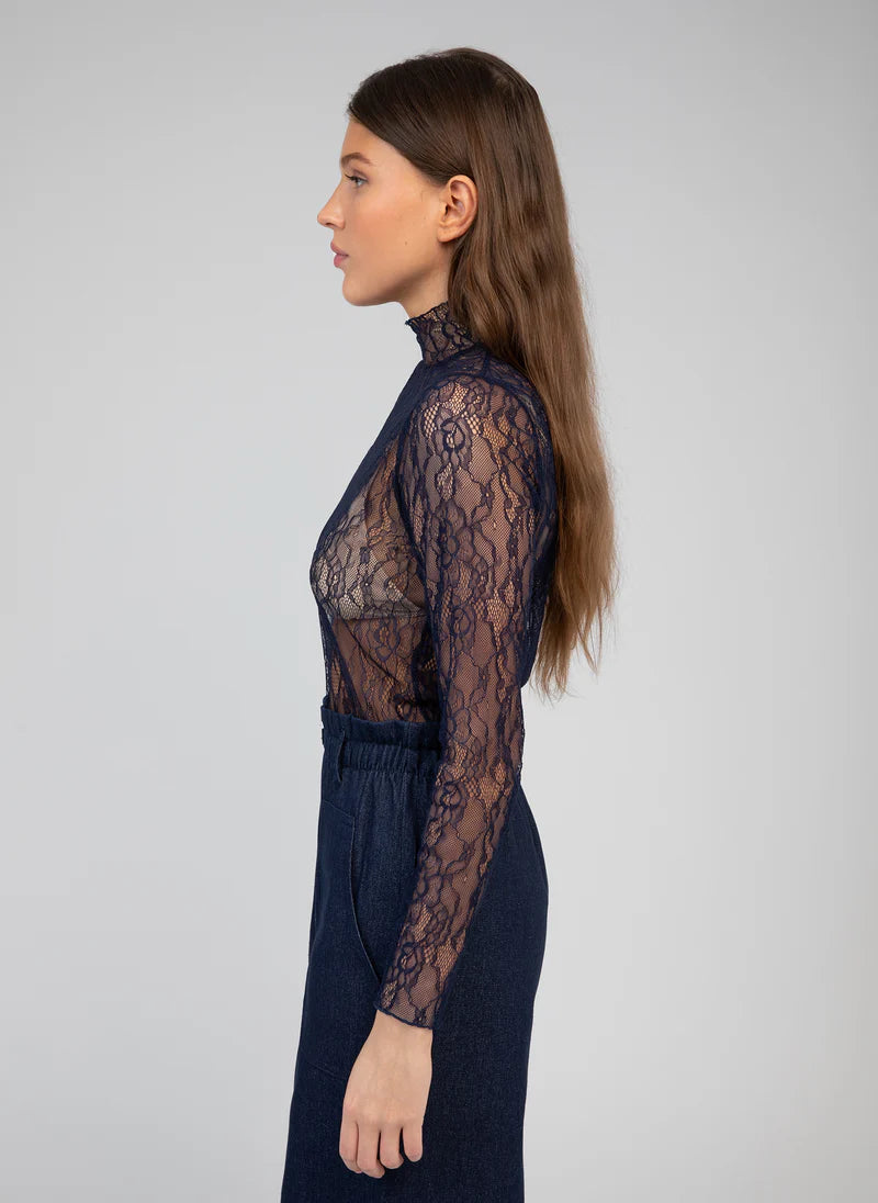BLACK CHIC LACE TOP