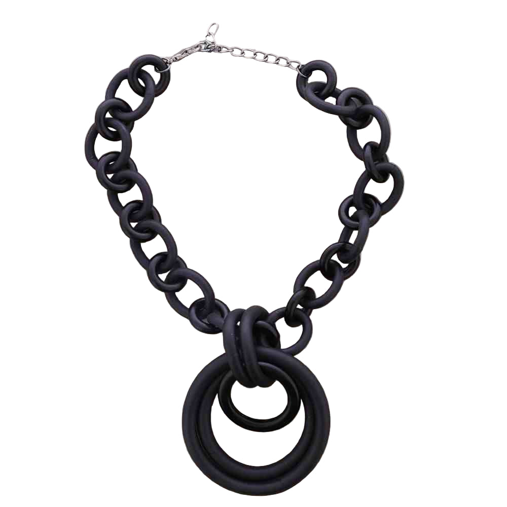 BLACK CHIC NECKLACE