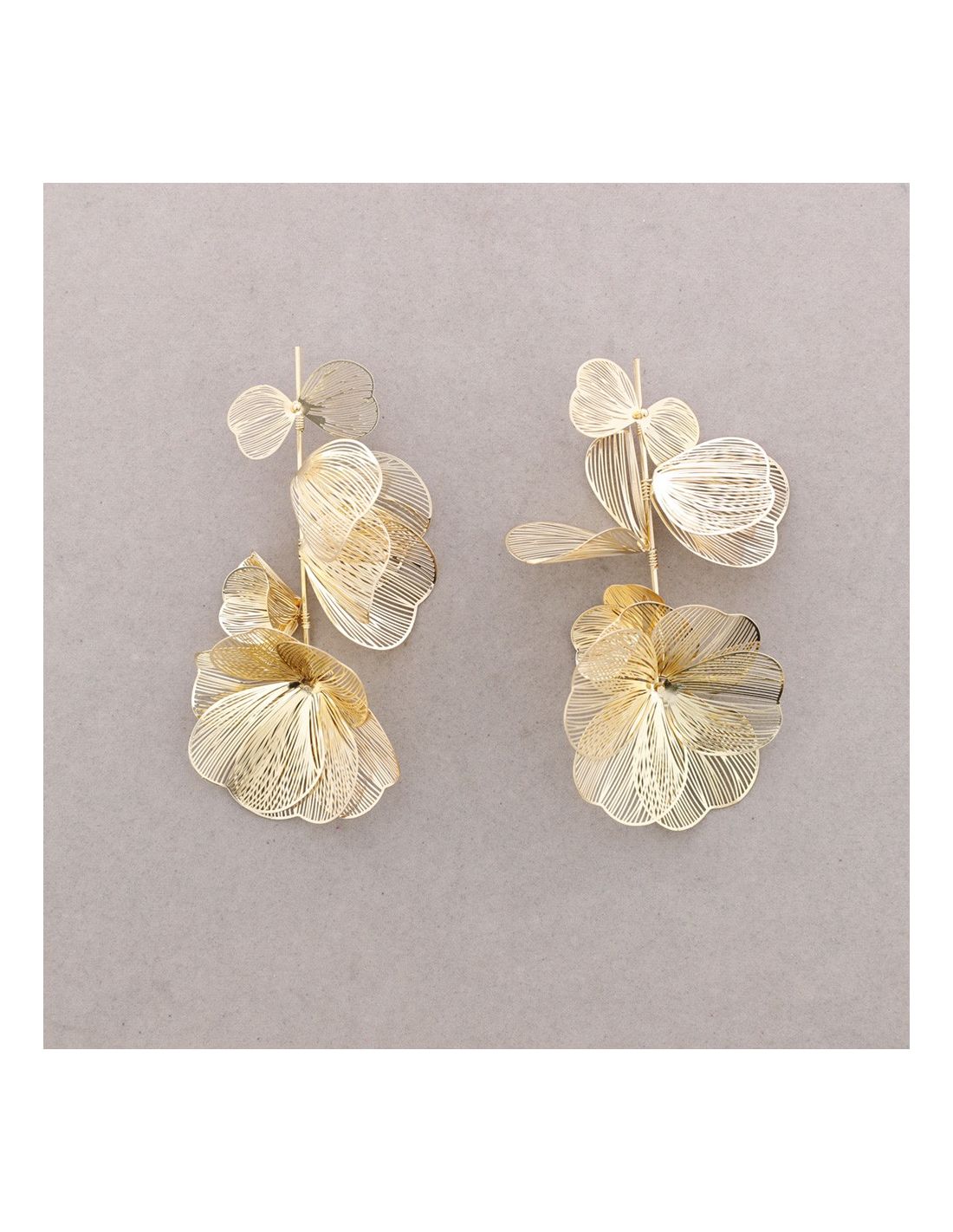 FLOWER 3D CUT OVERSIZED EARRINGS