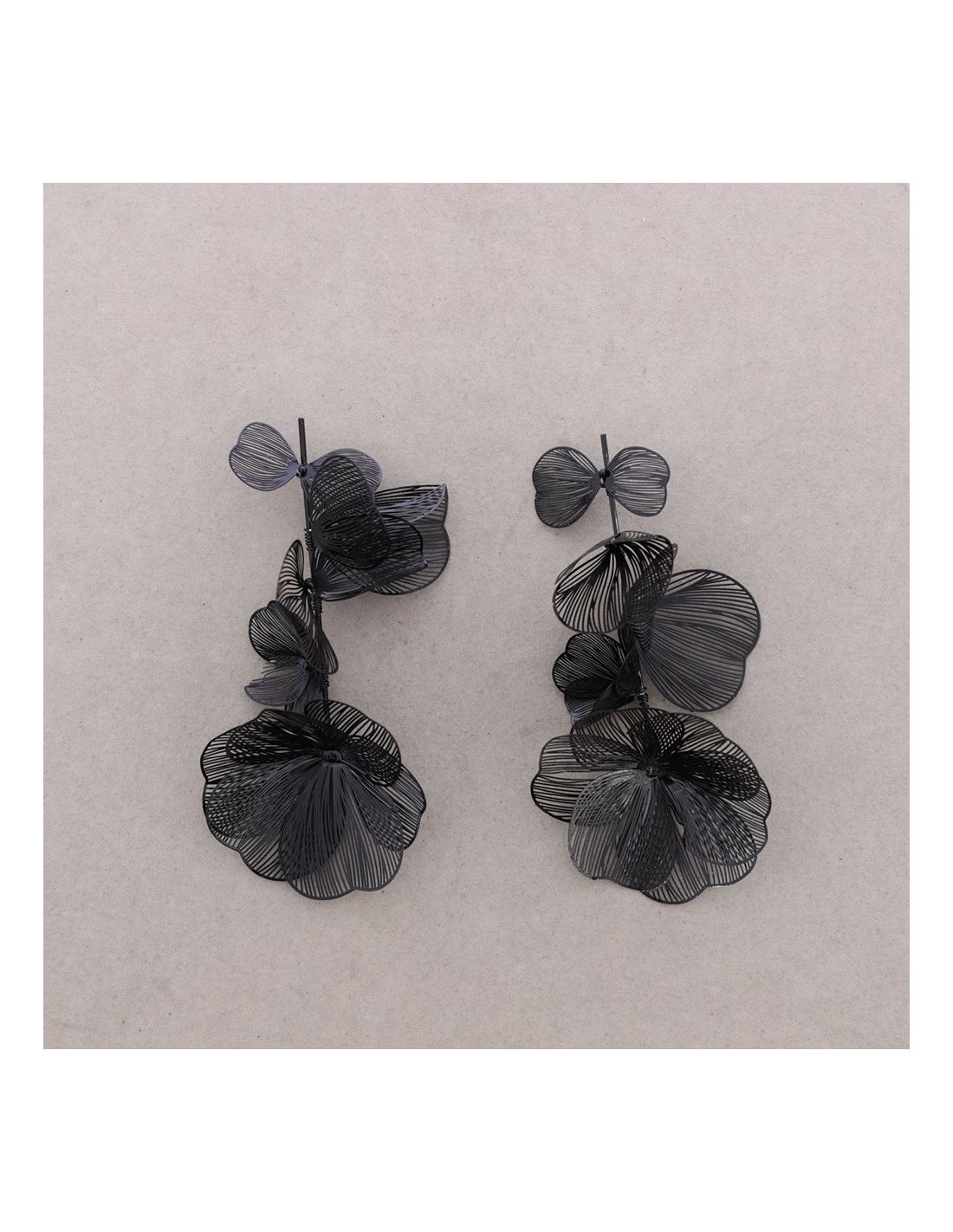 FLOWER 3D CUT OVERSIZED EARRINGS