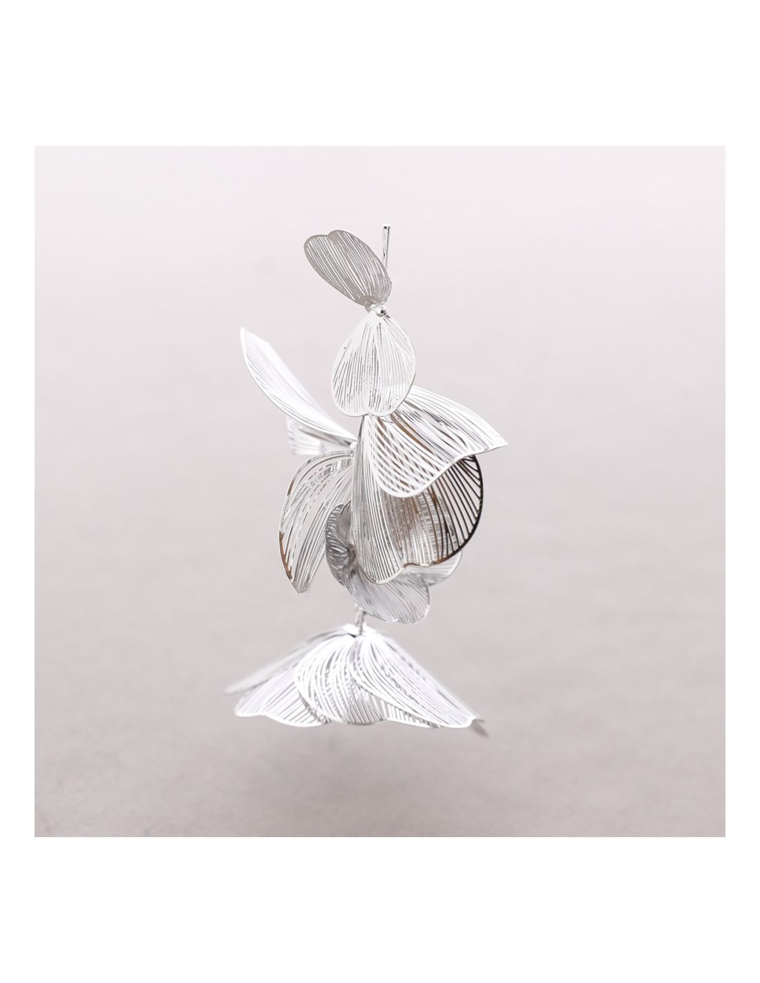 FLOWER 3D CUT OVERSIZED EARRINGS