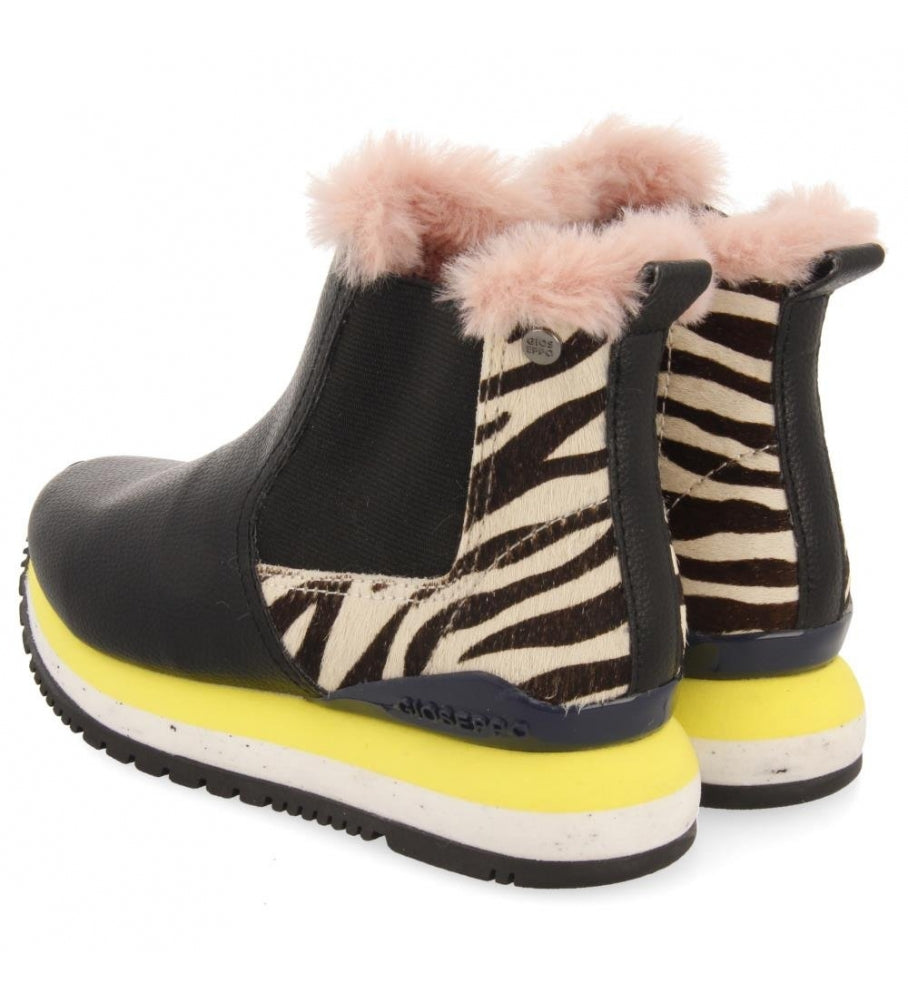 Black anatomic low boots-sneakers