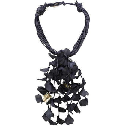 BLACK PETALS NECKLACE