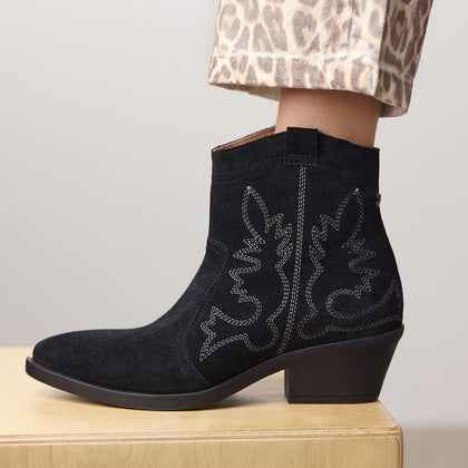 BLACK SUEDE LEATHER COWBOY BOOTS