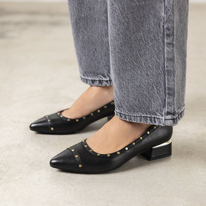 BLACK STUDDED LEATHER PUMPS