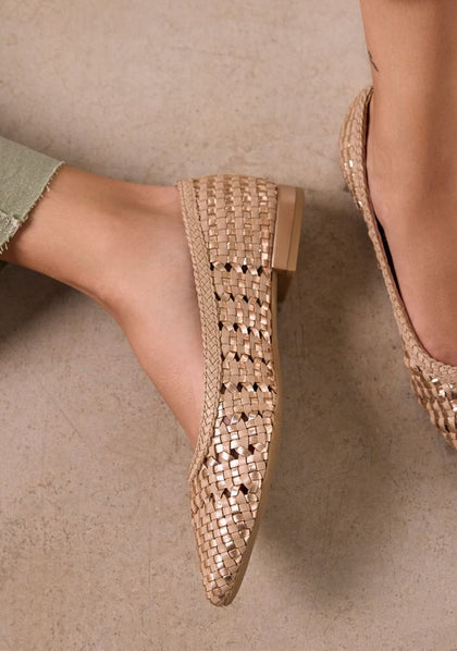 ULTRA CHIC NUDE LEATHER PUMPS