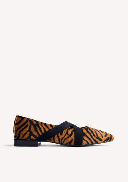 BROWN ANIMAL PRINT CHIC BALLET FLATS