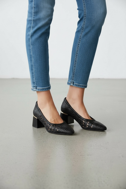 BLACK BRAIDED LEATHER PUMPS