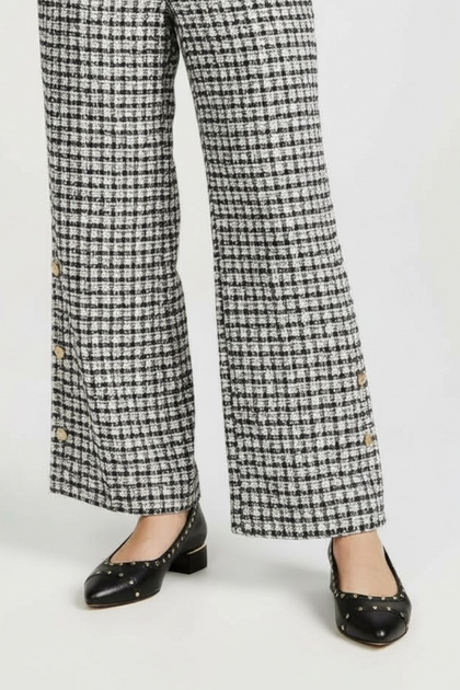 BLACK STUDDED LEATHER PUMPS