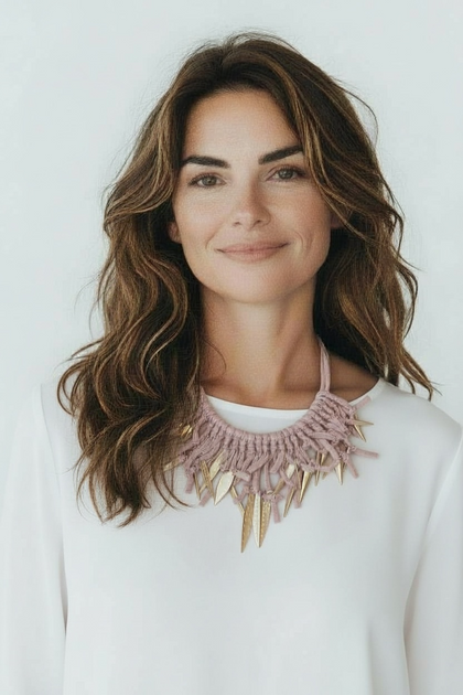 SHORT NECKLACE WITH ART LEAVES