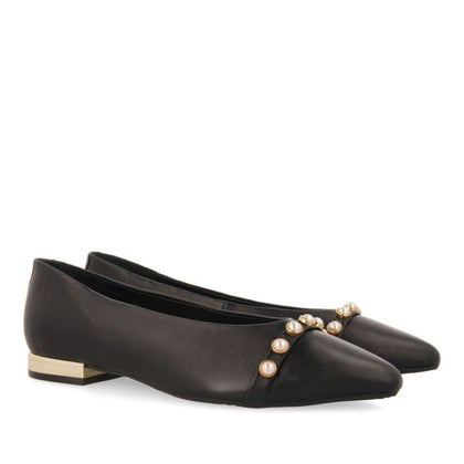 Black leather ballerinas with pearls