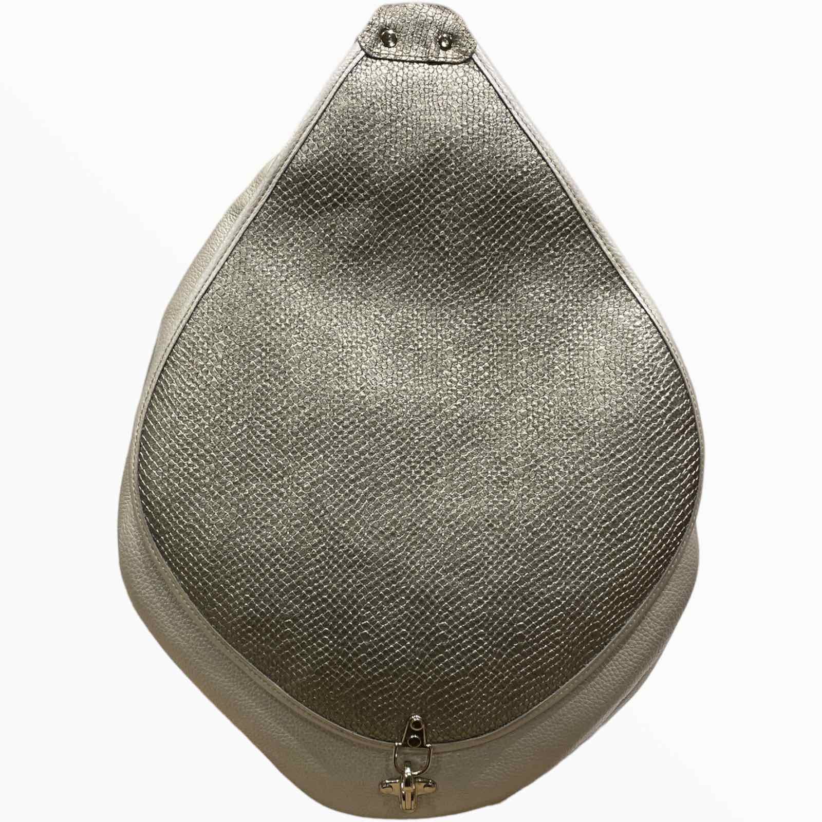 Lara. Pearl and silver leather backpack
