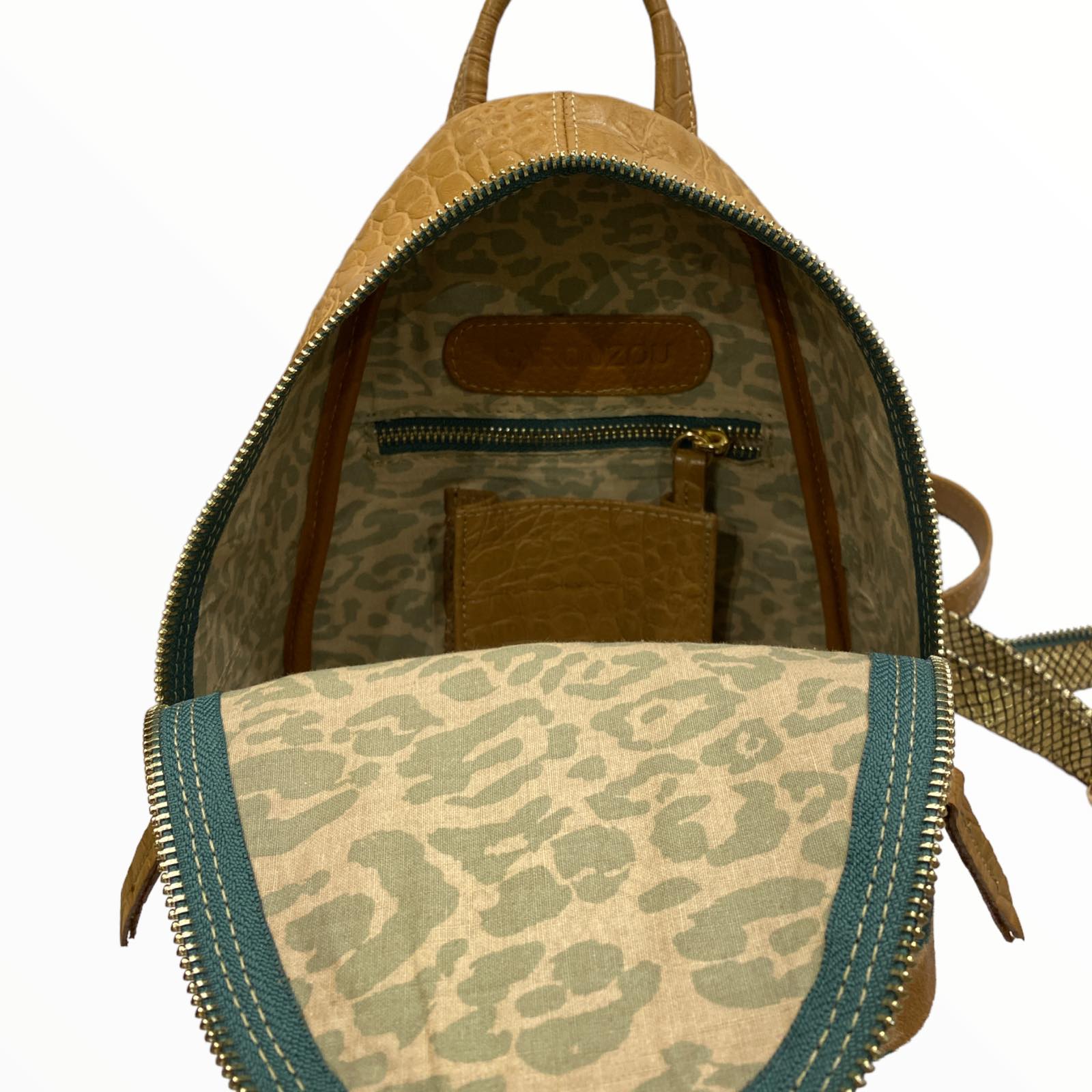 Agapi small. Camel backpack with calf-hair details.