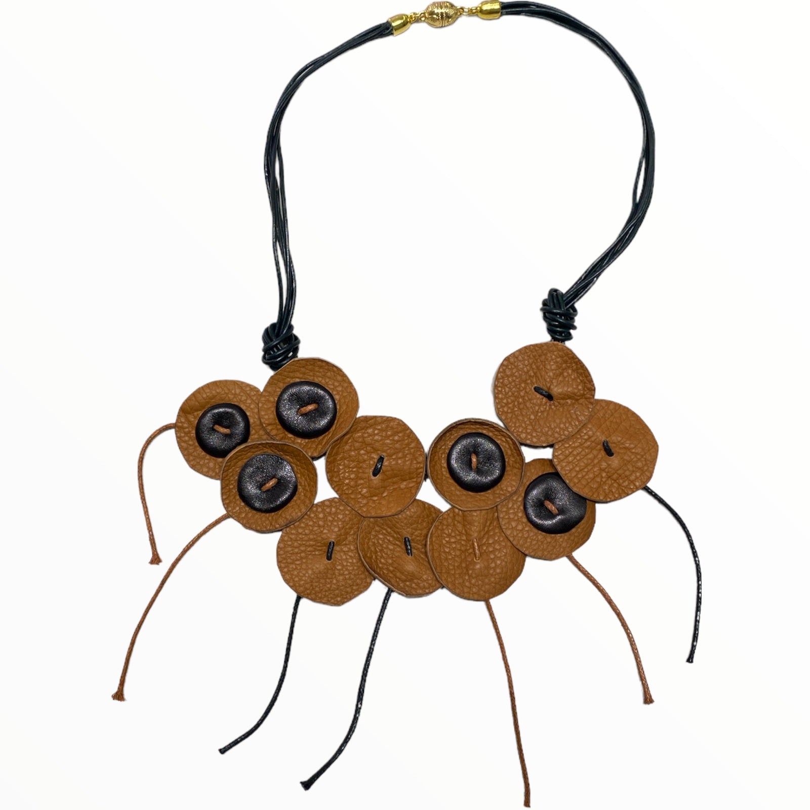 Taba leather short necklace with black details
