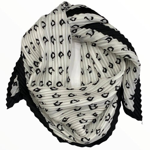 White and black chic pleated scarf
